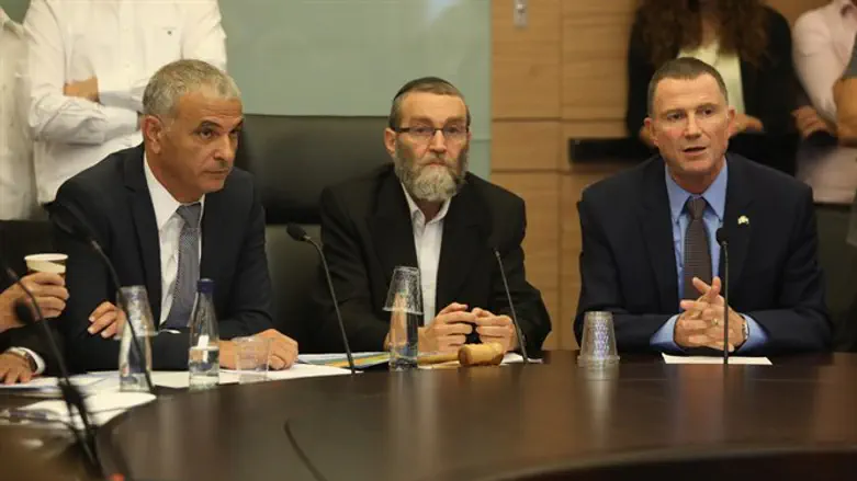 שר האוצר עם יו"ר ועדת הכספים ויו"ר הכנסת, היום