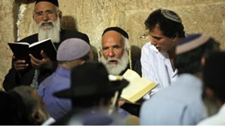 קינות ברחבת הכותל, הלילה