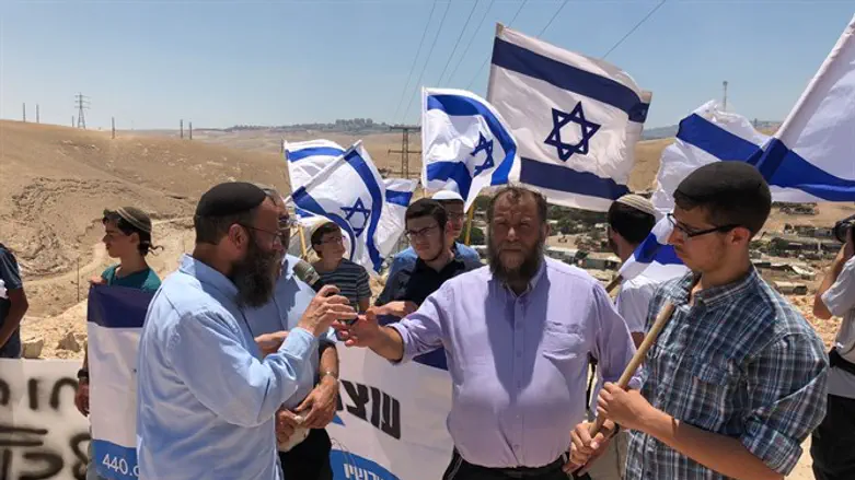 Activists at Khan al-Amar