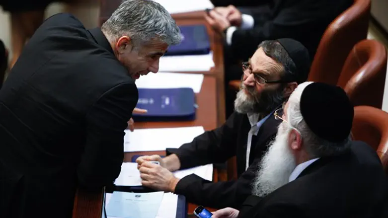 MK Yair Lapid (L) speaks with MKs Moshe Gafni and Yakov Litzman, before coronavirus hit