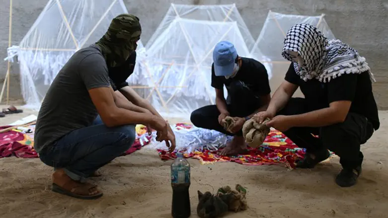 Incendiary kite production