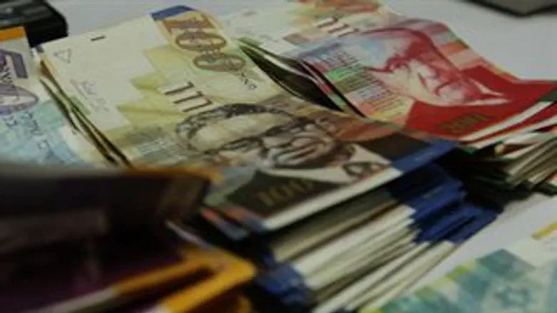 כאלה, אבל במיליונים עוברים לעזה