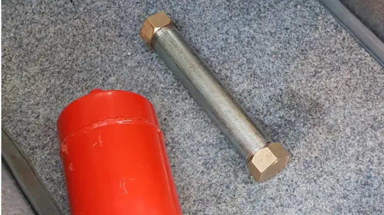 Самодельная трубчатая бомба. Иллюстрация