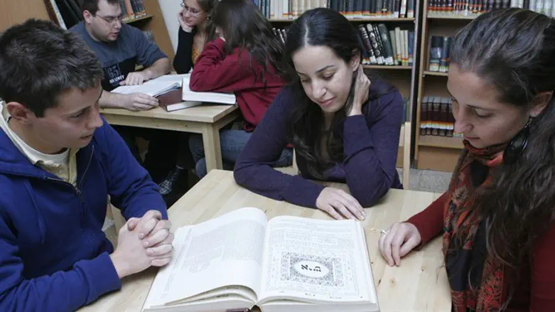 Bina secular yeshiva