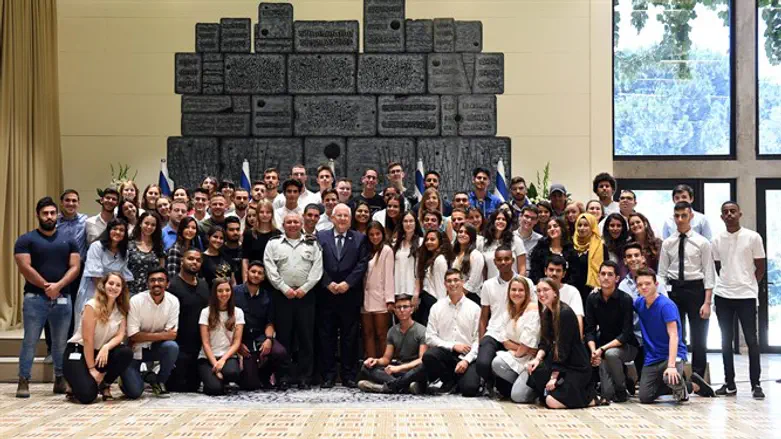 הנשיא ריבלין והרמטכ"ל עם בני הנוער