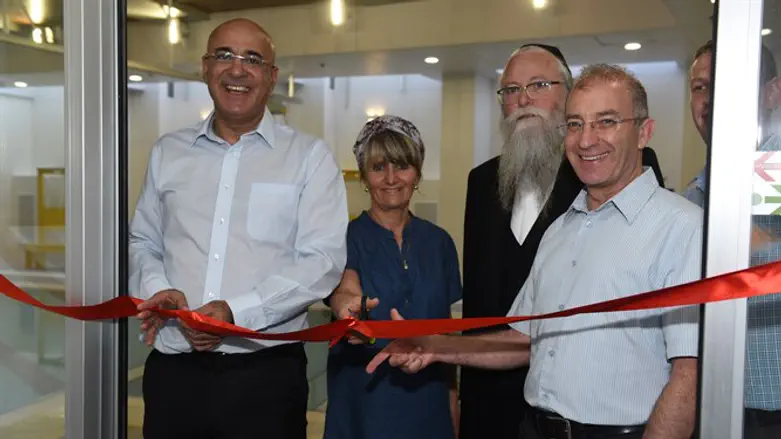 חנוכת הבריכה. היום