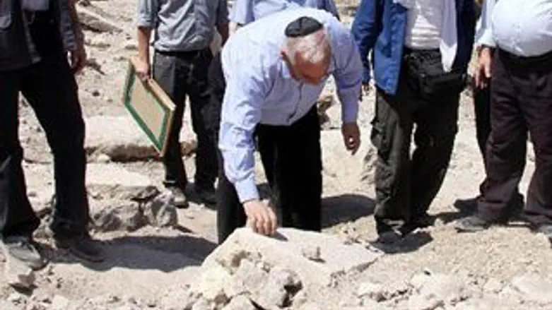 ריבלין על קברו של ר' סעדיה משקלוב