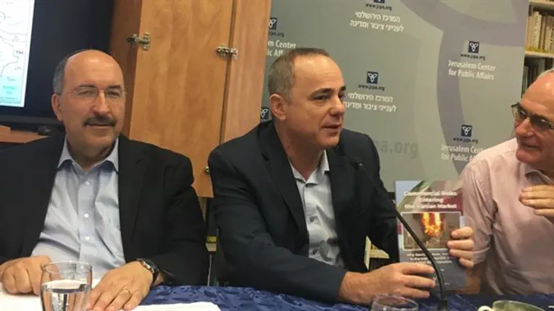 השר שטייניץ עם דורי גולד, במהלך הכנס