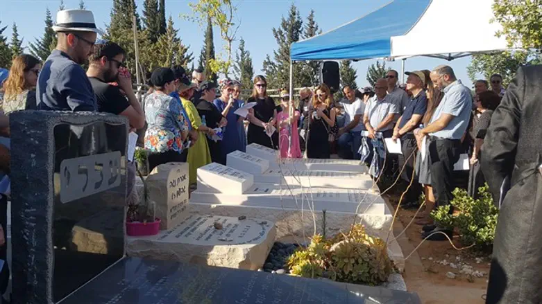 האזכרה בבית העלמין במודיעין