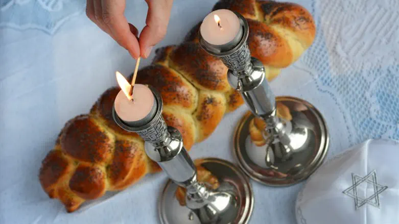 Shabbat candles and hallah bread