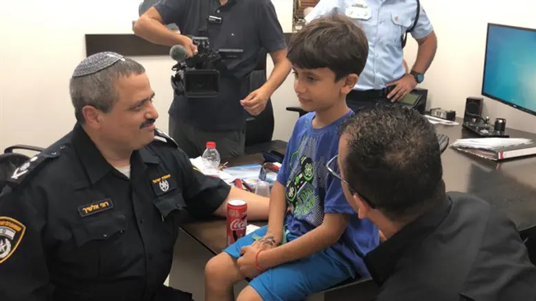 הילד כרים ג'ומהור לאחר שהוחזר מידי חוטפיו