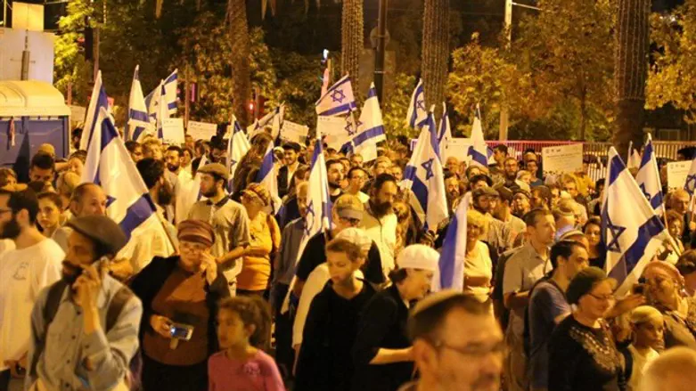 Women in Green Tisha B'Av walk