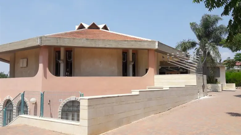 Elkana synagogue where Shmerling served as cantor