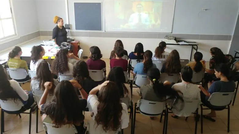 לבית ספר דתי יש צרכים שונים מאלה של בית ספר חילוני. אילוסטרציה