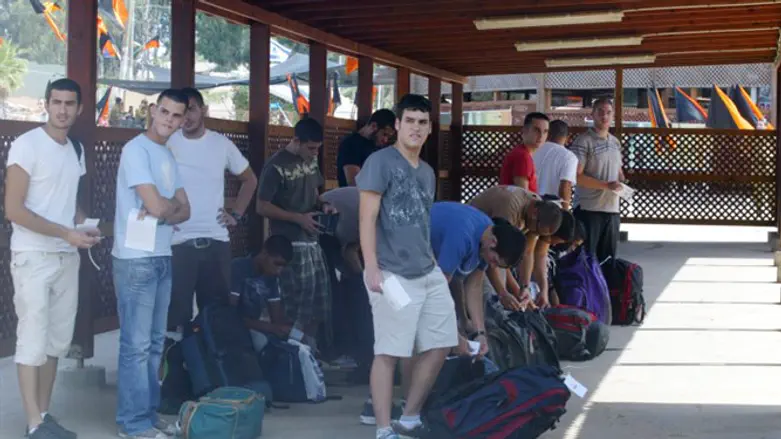 Призывной пункт. Иллюстрация