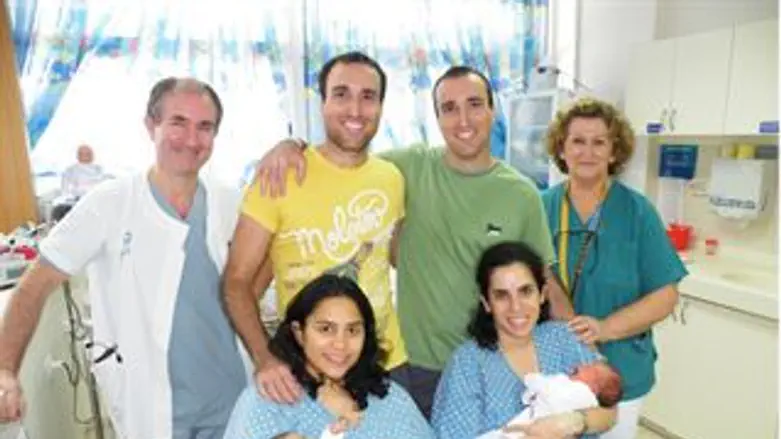 ההורים, התינוקות והצוות