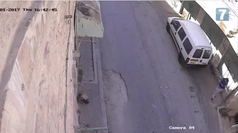 ניקוב הצמיגים על ידי המשקיפים הזרים בחברון