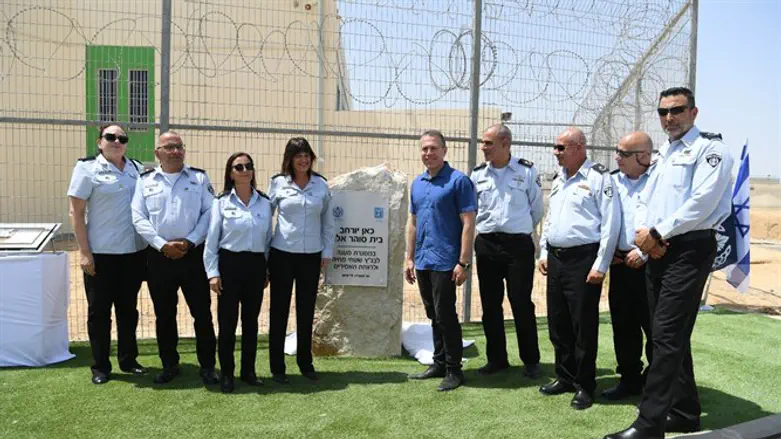 הנחת אבן הפינה