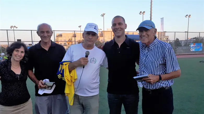 שפיגלר ונמני עם אליעזר רוזנפלד בטקס