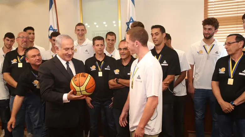 נתניהו עם נבחרת העתודה היום