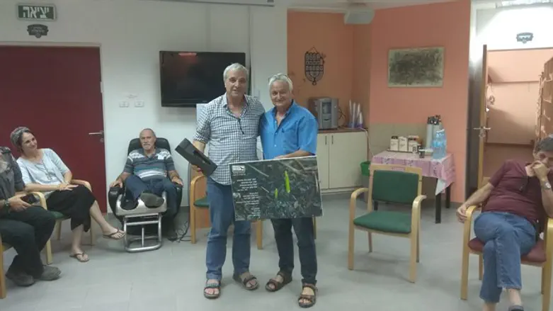 אבי רואה במהלך הסיור בעוטף עזה