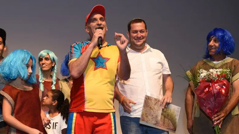במקום המדינה, המועצה האזורית שומרון מימנה. פרמיירת 'גיבור בעננים'