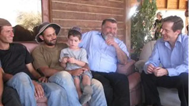הרצוג בפגישה עם "נוער הגבעות"