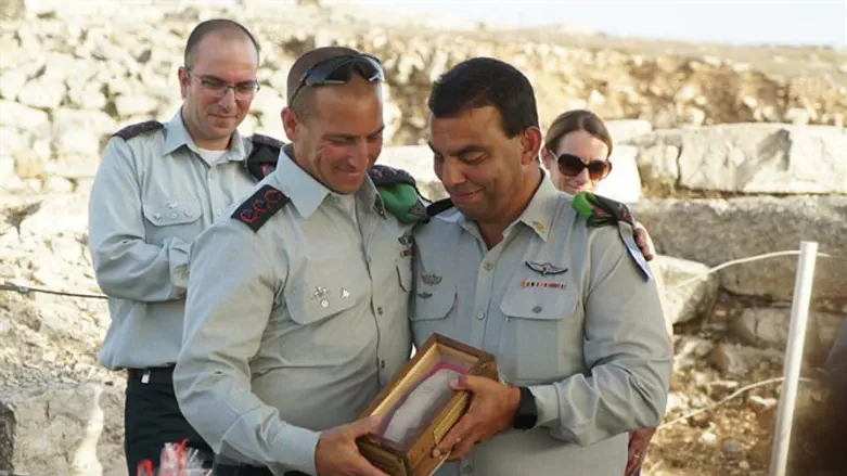 תא''ל ניב ואל''מ עמית