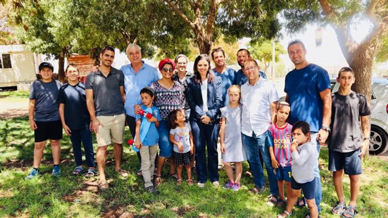 השרה שקד בביקור במצפה כרמים