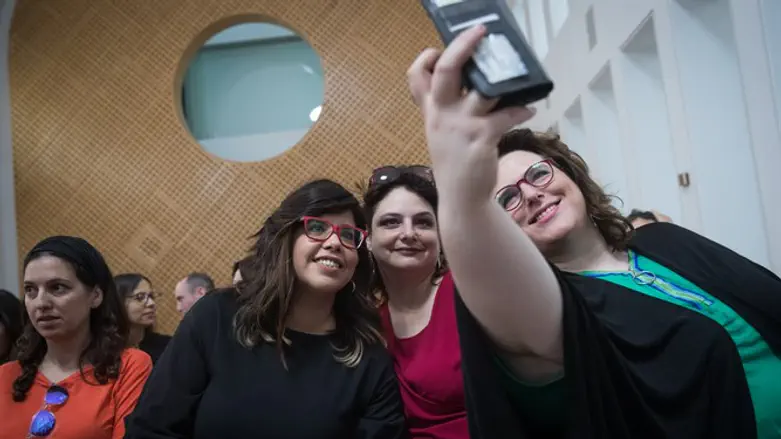 Women attend Supreme Court hearing against Agudat Yisrael