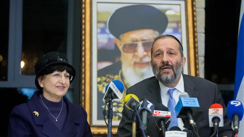 Bar Shalom and Deri at Shas Women's Council opening