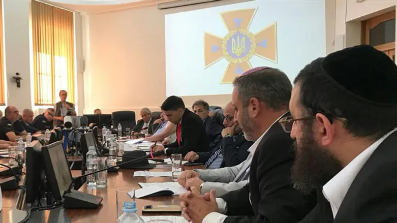 United Hatzalah's  Dov Maisel and Rabbi Hillel Cohen at meeting in Ukraine