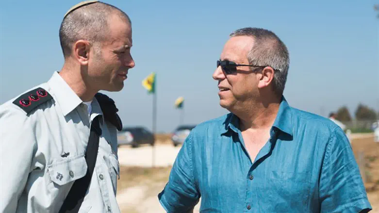 ירקוני עם אל"מ הלר