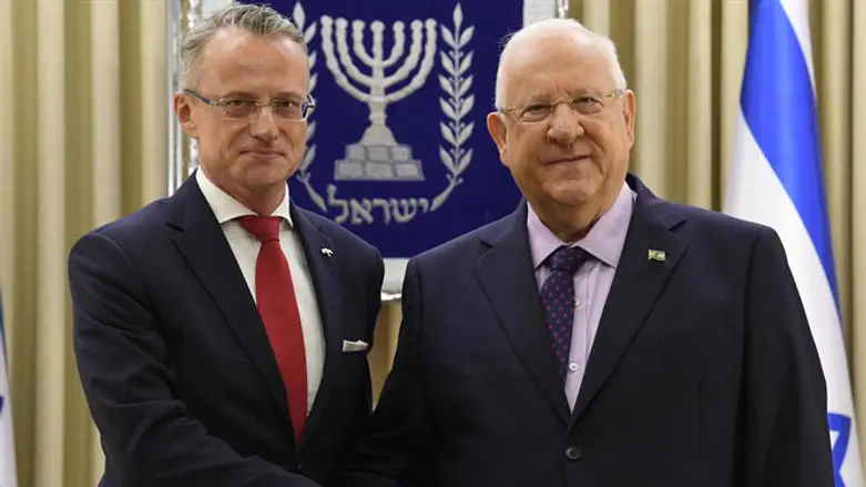 Rivlin with the Polish ambassador 