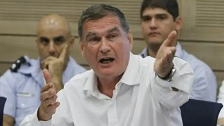 מכחיש. רמון