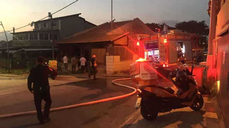 На месте падения ракеты в Сдероте