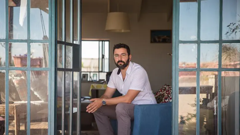 הכול התחיל מקריאה בשו"ת 'יחווה דעת' בתקופת הישיבה. אלירן מלכה