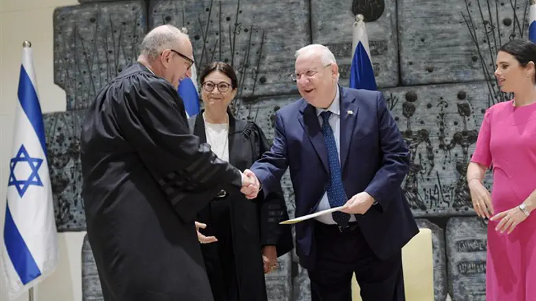 Stein at his swearing in