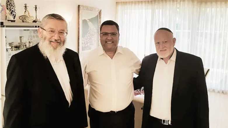 מימין: וסרטיל, ליאון והרב שפרן