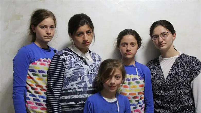 14 Children Lose Mother