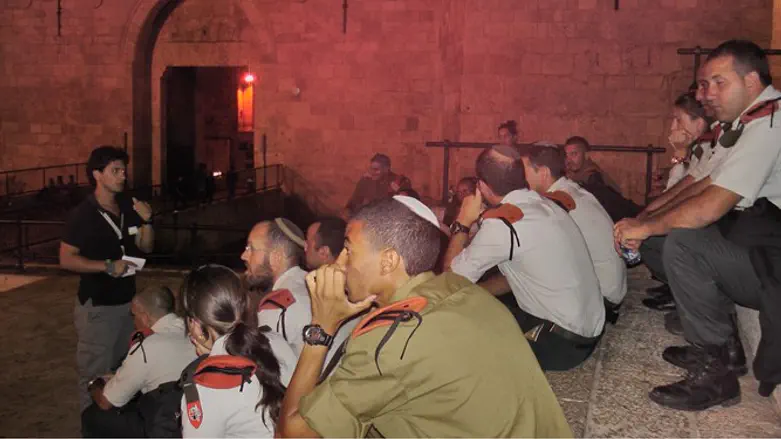 חיילים בסיור סליחות