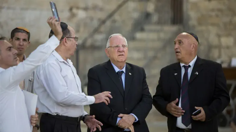 אלי בן שם, מימין