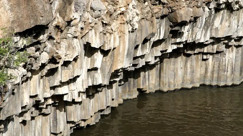 בריכת המשושים