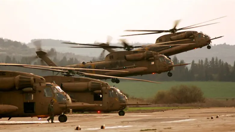 Вертолеты на маневрах (файл)