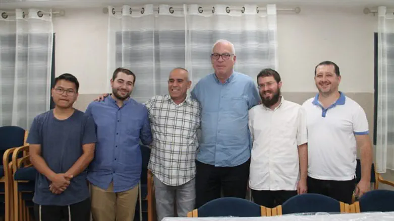 חברי הרשימה בנצרת עילית עם השר אורי אריאל
