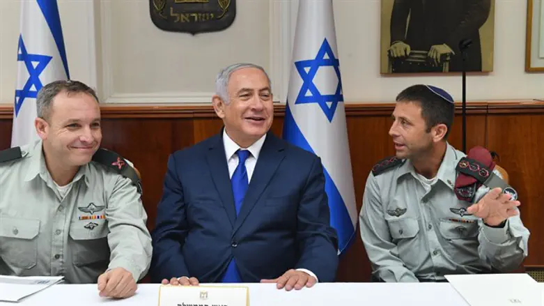 בלוט ונתניהו (מימין)