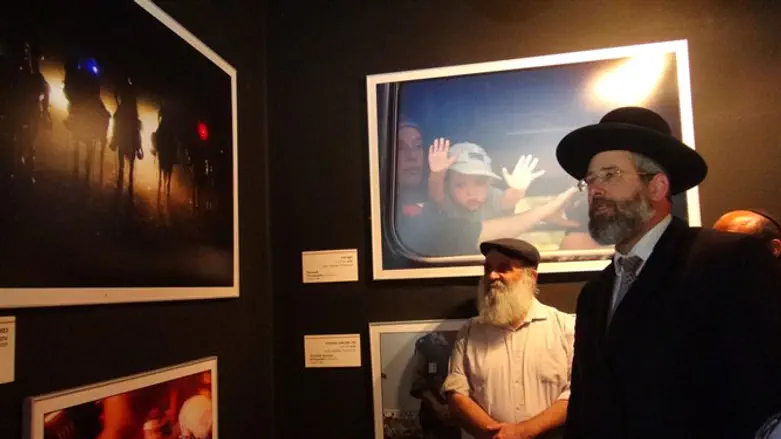 Rabbi Lau at Gush Katiff Museum