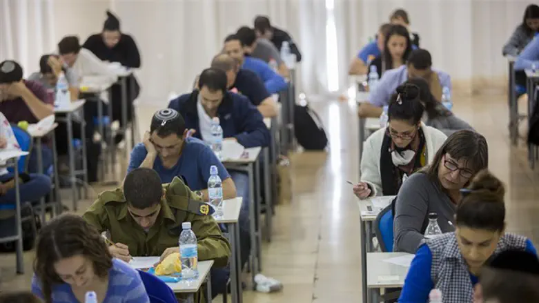 המבחנים לא תחת אחריות משרד החינוך. בחינות לשכת עורכי הדין