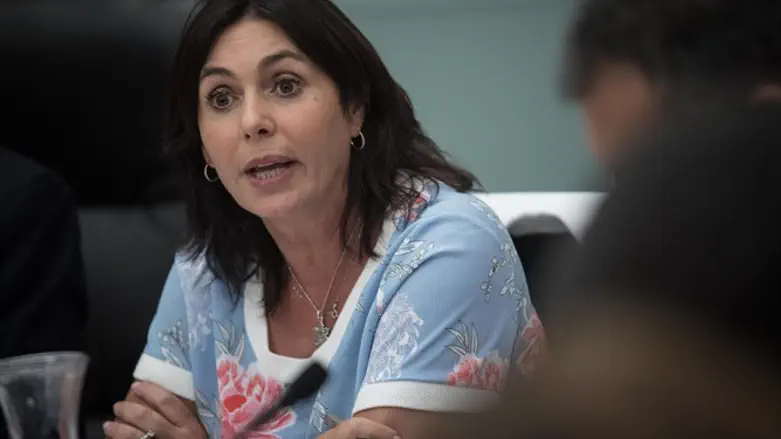 תומכת בפונדקאות ללהט"ב. מירי רגב