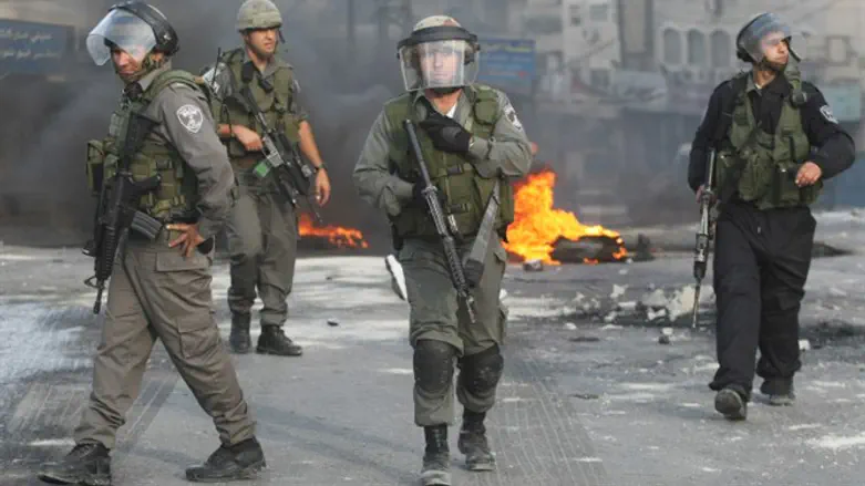 Бойцы пограничной полиции. Иллюстрация